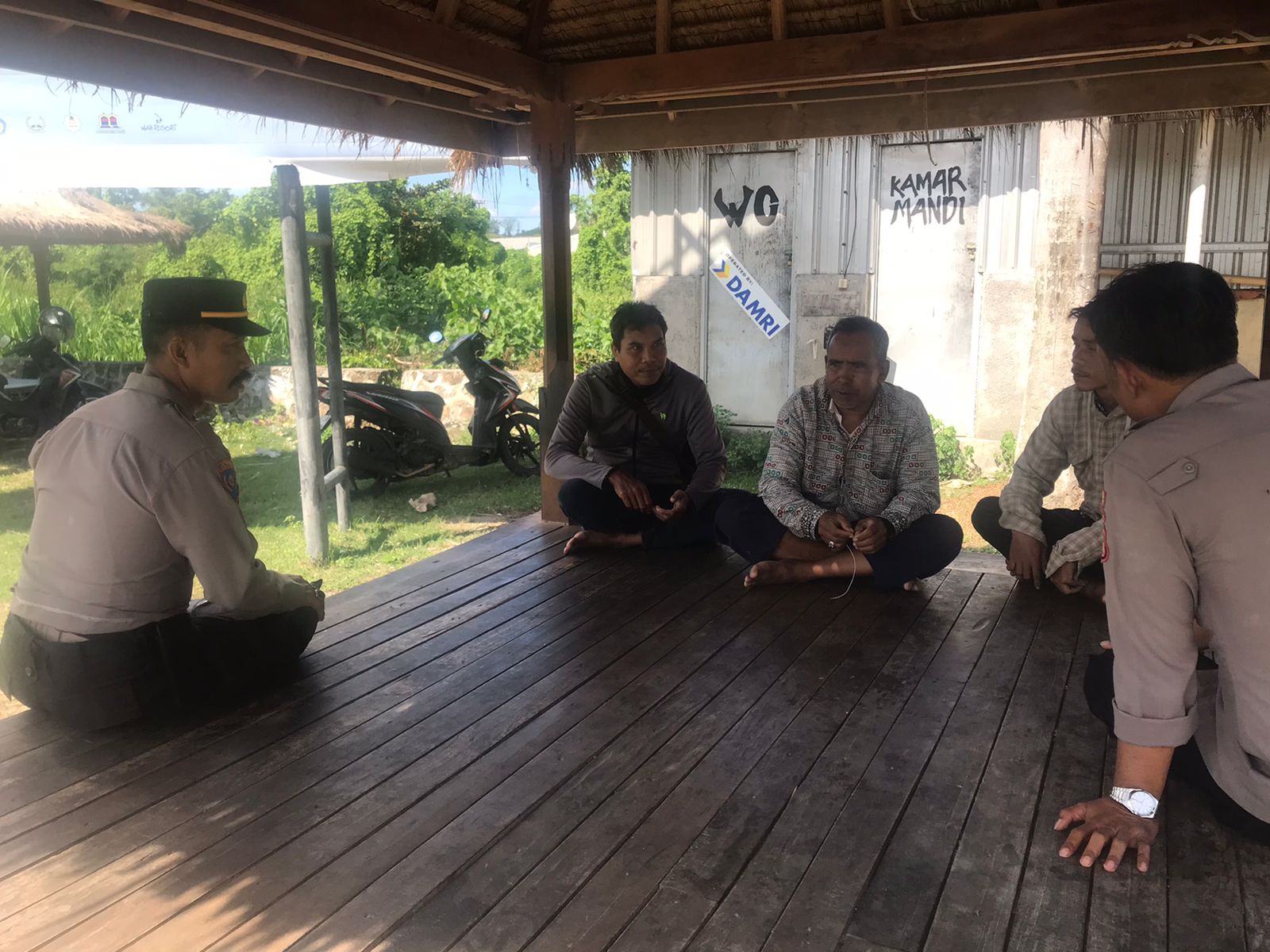 Kamtibmas Kondusif, Sat Binmas Polres Lombok Barat Dekati Pemuda Pasar Kuripan