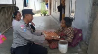 WhatsApp Image 2025-10-22 at 12.55.28 (1)_result Bhabinkamtibmas Buwun Mas Hadirkan Bantuan Bergizi untuk Warga Sekotong