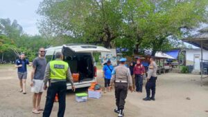 Patroli Dialogis Polsek Sekotong Sasar Wisatawan Pesisir Pantai