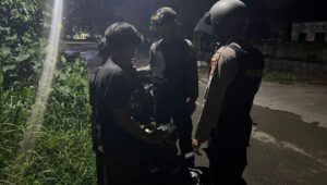 Polisi Patroli Dini Hari di Gerung, Sasar Jam Rawan Kriminalitas